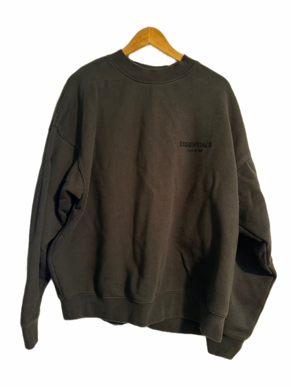Essentials Men’s Crewneck Sweatshirt in Black
